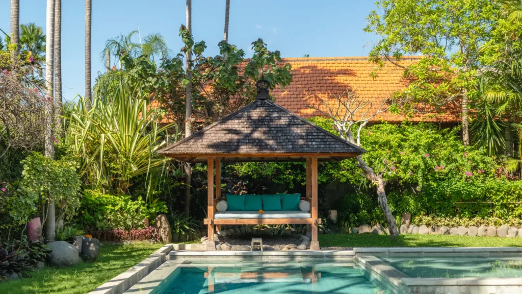 Garden bale gazebo at Villa Desa Roro Dua, Berawa