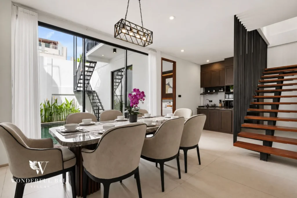 monthly villa rental pererenan — dining area with pool access