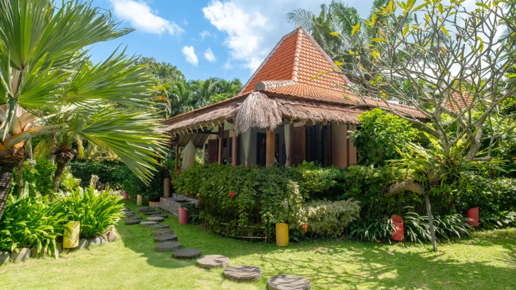 Tropical garden at Villa Desa Roro, Berawa