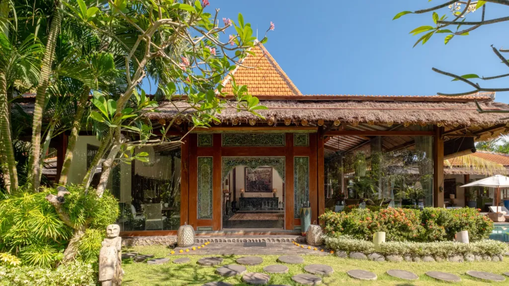Tropical garden at Villa Desa Roro, Berawa