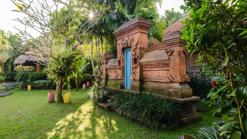 Tropical garden at Villa Desa Roro, Berawa