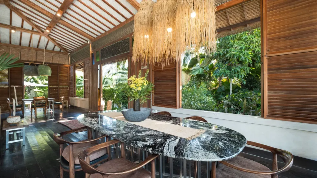Indoor dining for six at Villa Desa Roro Dua, Berawa