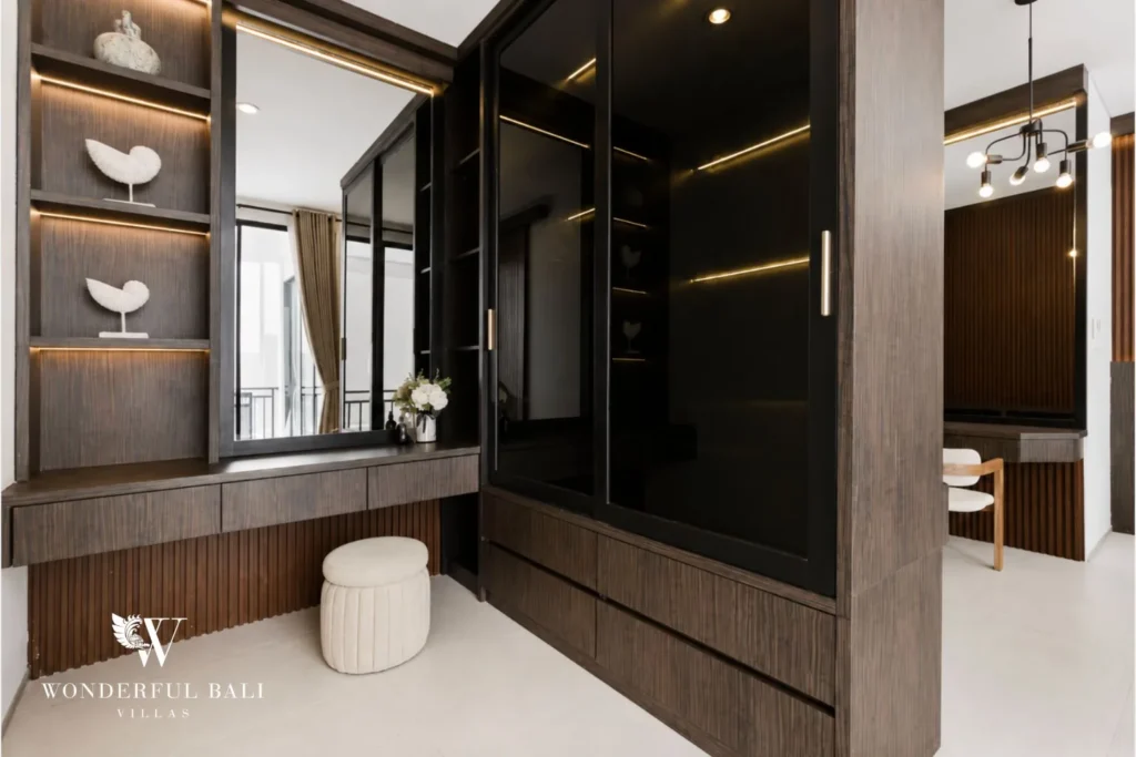monthly villa rental pererenan — ensuite bathroom with vanity