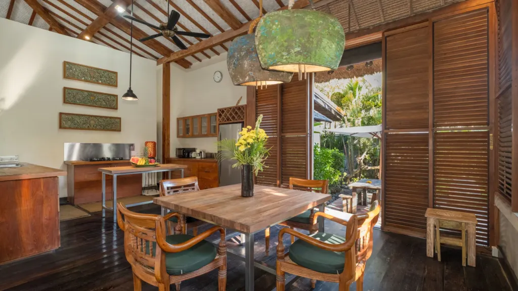 Garden dining table at Villa Desa Roro Dua, Berawa