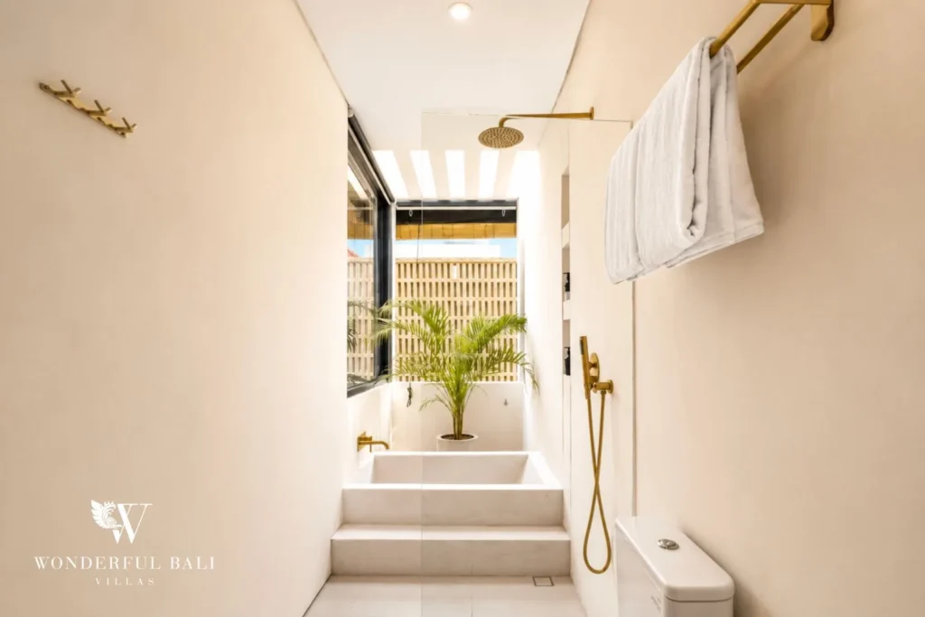 3BR villa for monthly rent Jimbaran — internal staircase