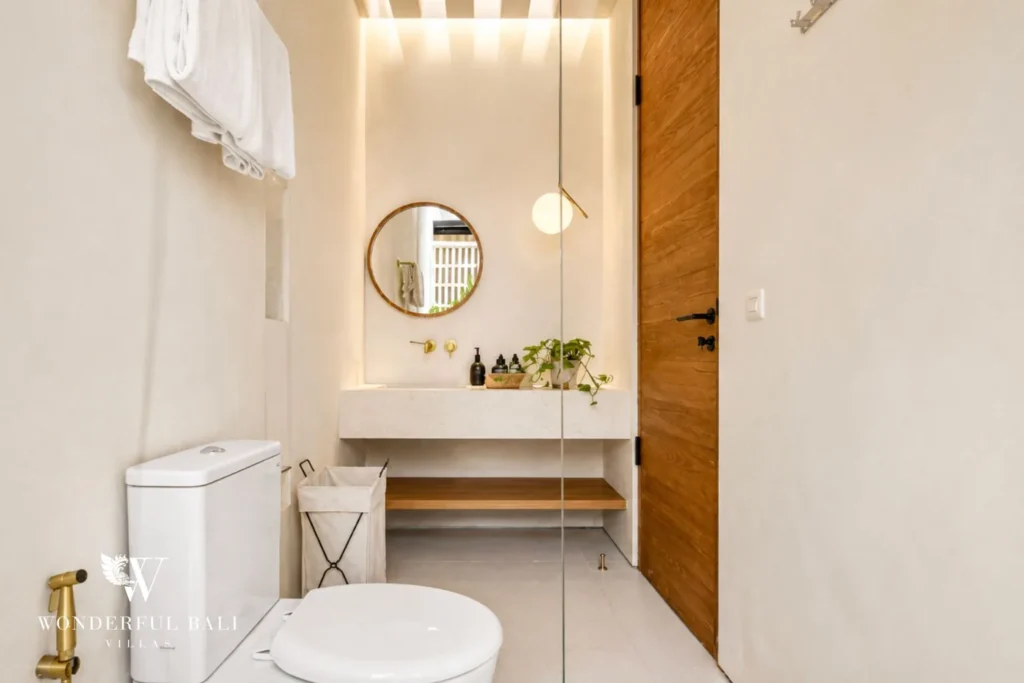 3BR villa for monthly rent Jimbaran — bathroom with round mirror vanity