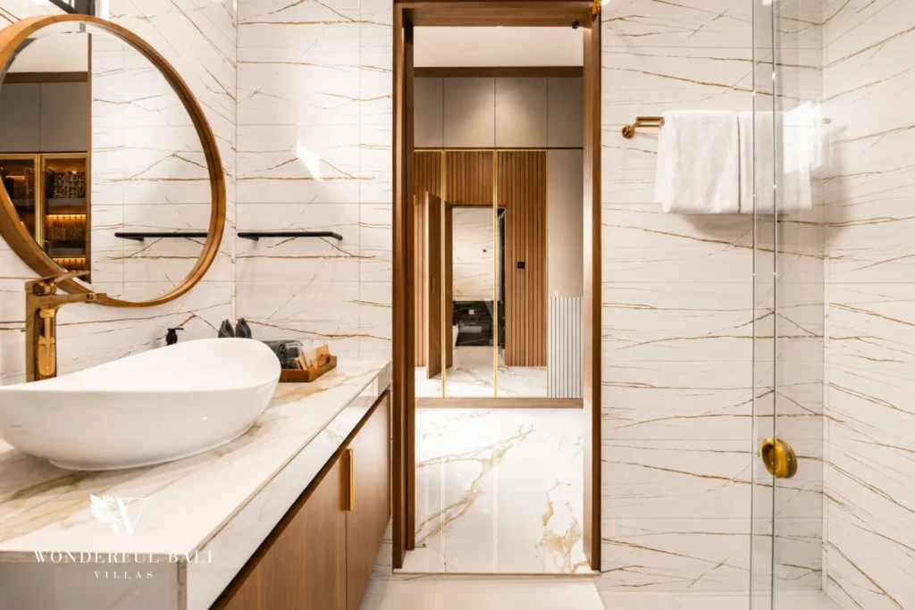 3BR villa for monthly rent Jimbaran — bathroom with round mirror