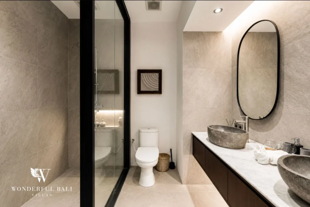 5BR villa for long-term rent Cemagi — ensuite bathroom