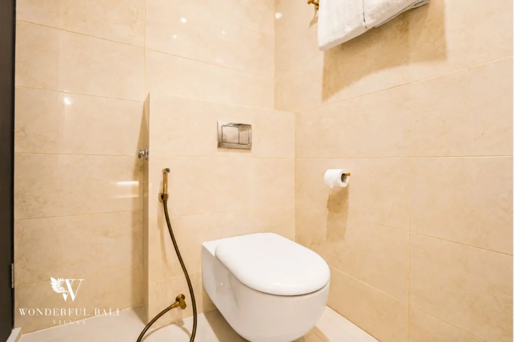 3BR villa for monthly rent Jimbaran — marble bathroom with window