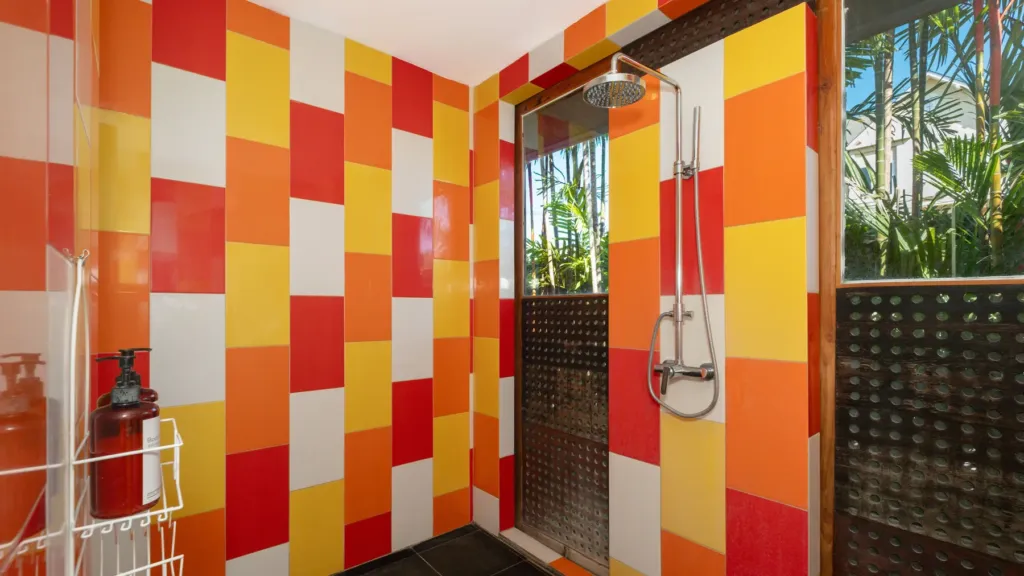 Bedroom 2 walk-in shower at Villa Desa Roro Dua, Berawa