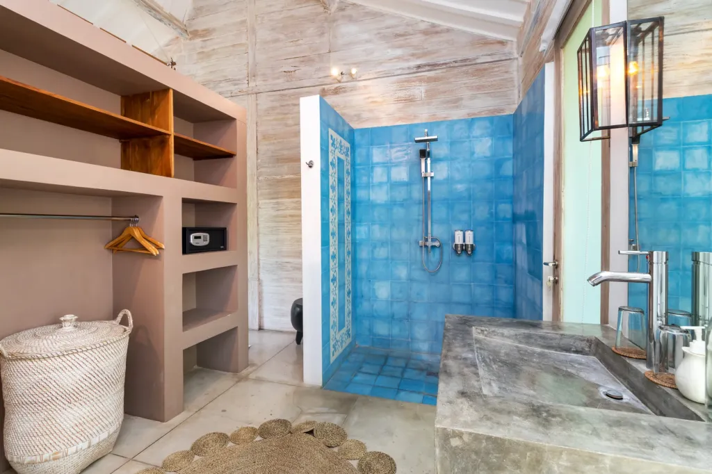 Little Mannao, Kerobokan — bathroom, little Mannao, a private villa