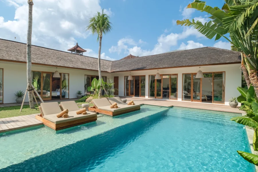 Villa Chagall — 4BR Modern Villa with Private Pool & Garden in Canggu
