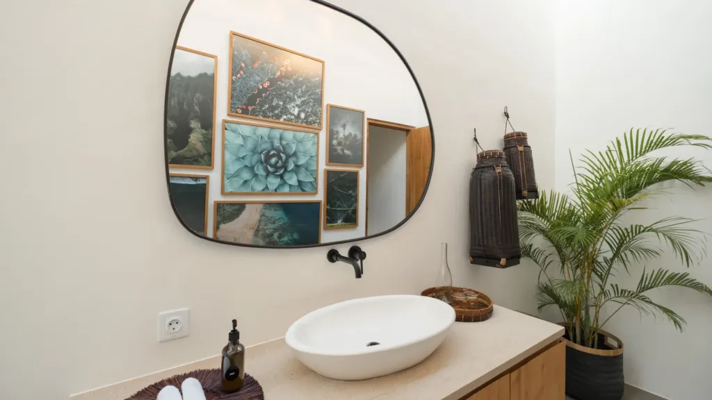 Villa Chagall — bedroom four ensuite bathroom in Canggu, Bali