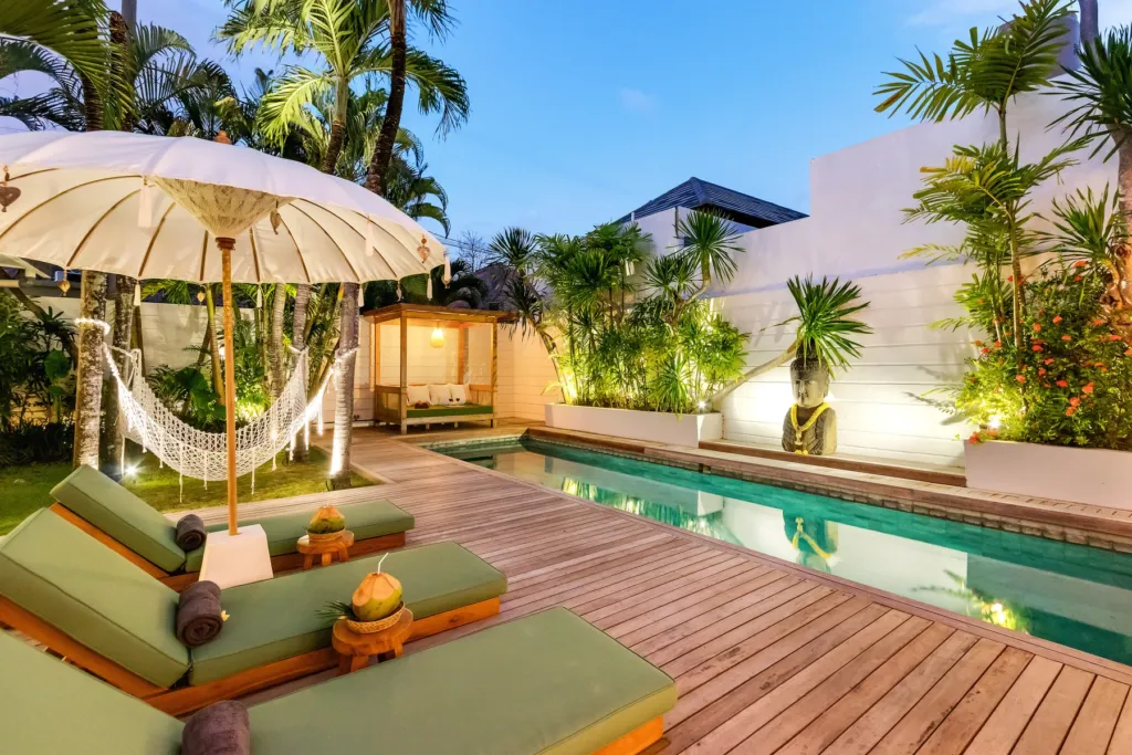 Villa Gauguin, Seminyak — pool, evening