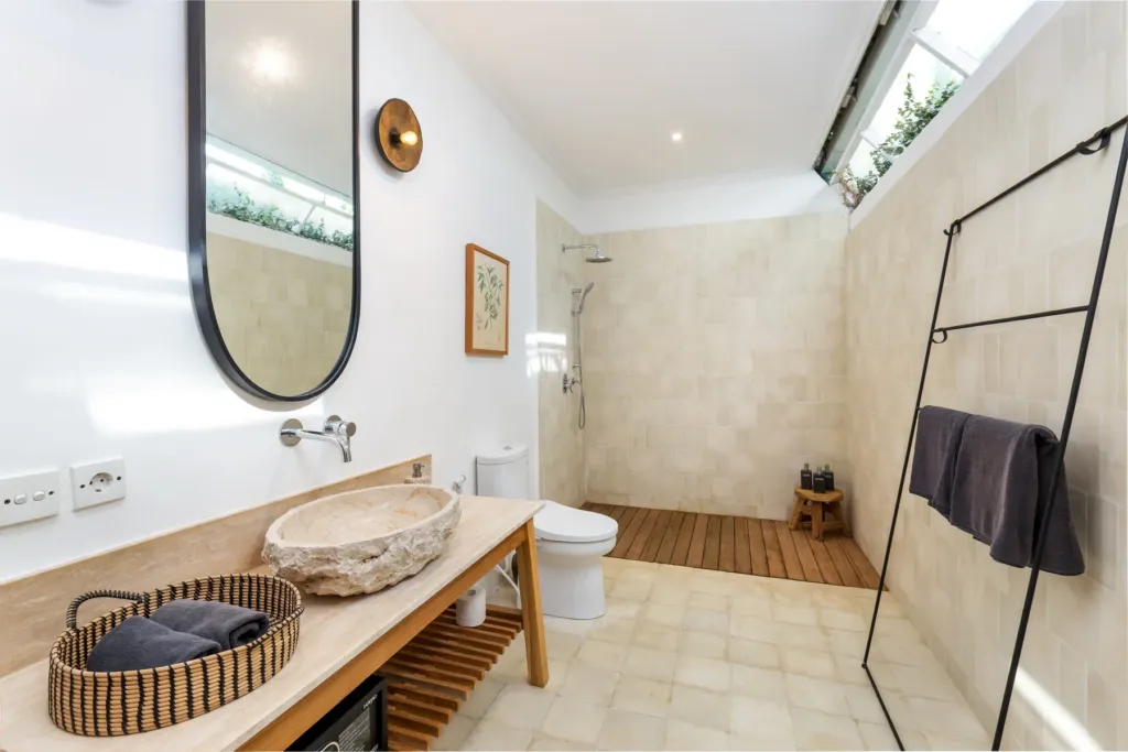 Villa Gauguin, Seminyak — bathroom