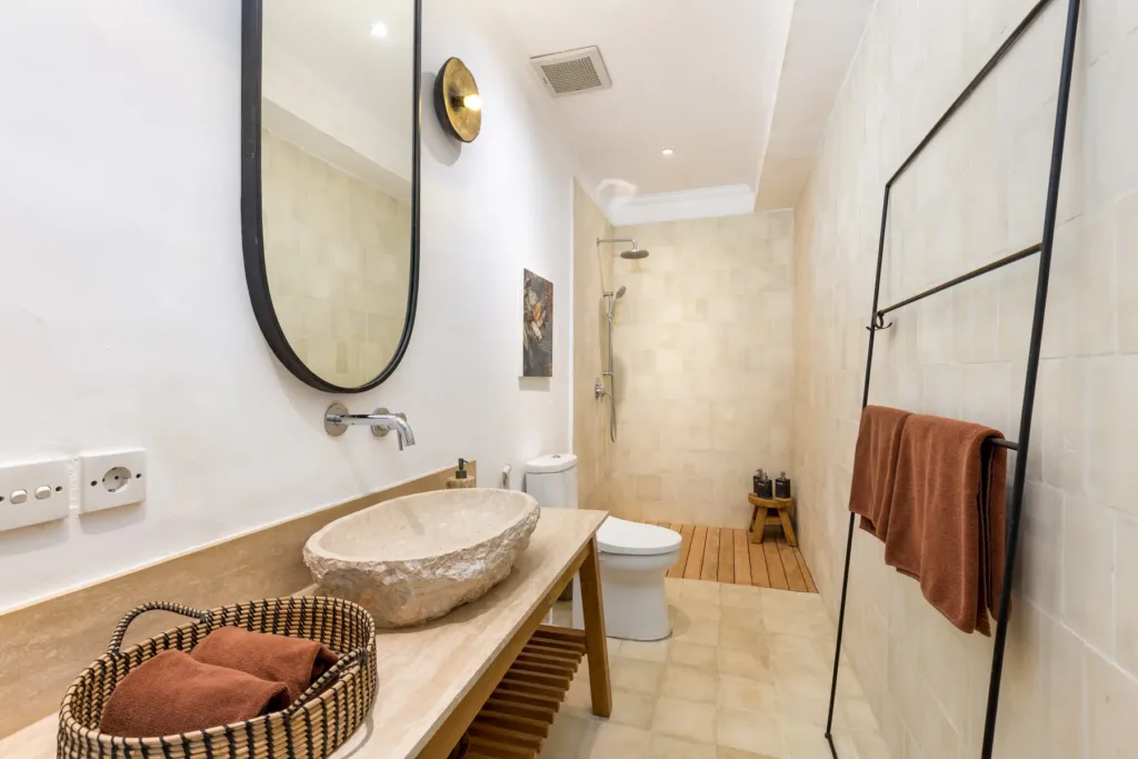 Villa Gauguin, Seminyak — bathroom