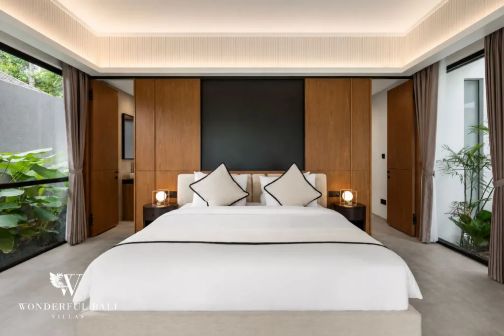 4BR resort villa in Jimbaran — master bedroom with timber panelling