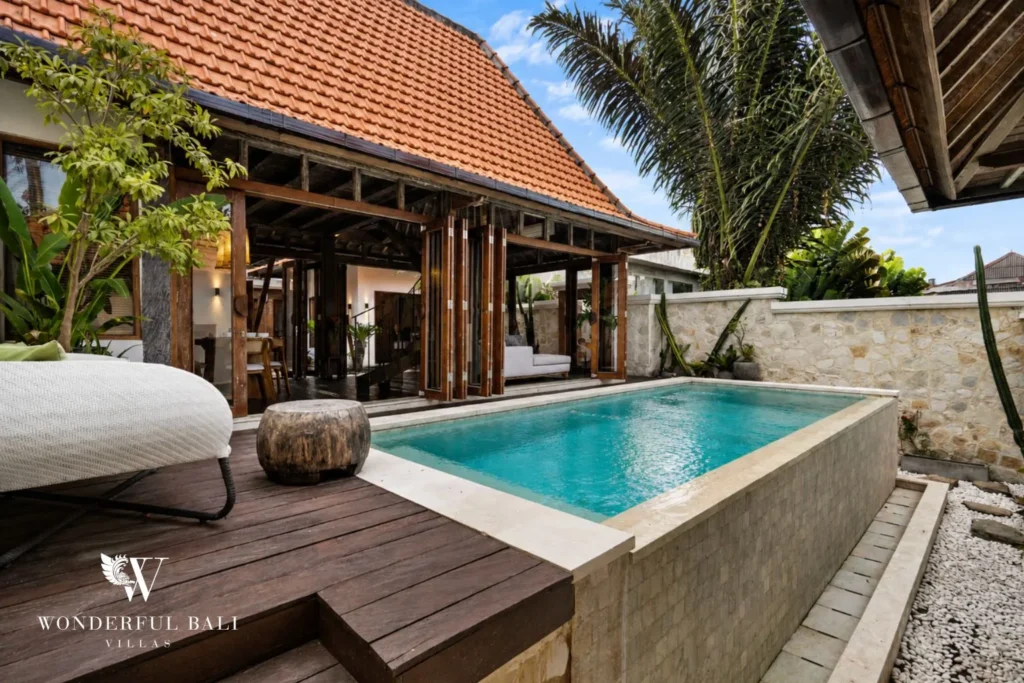 3BR tropical villa in Pererenan — private pool and sun lounger