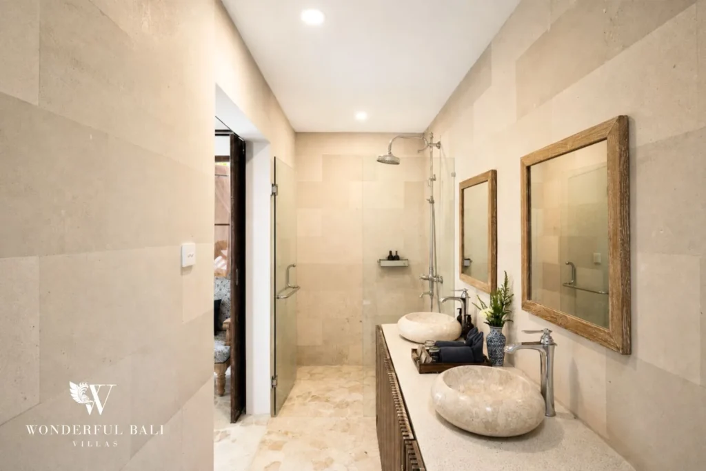 3BR tropical villa in Pererenan — en suite bathroom with rain shower