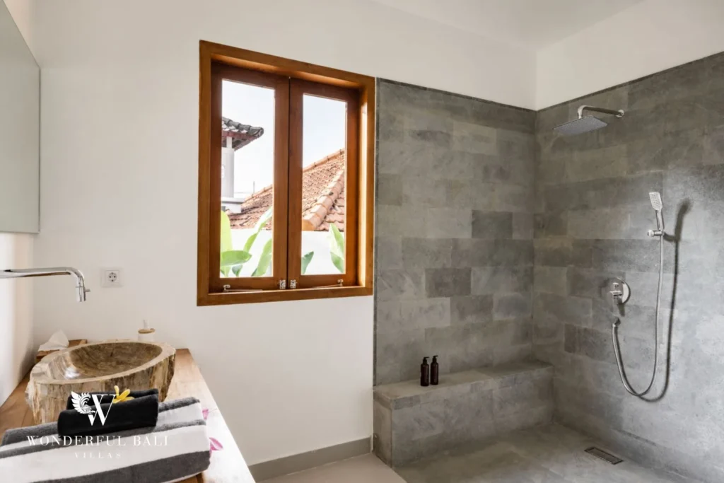3BR tropical villa in Umalas — bathroom with stone walls