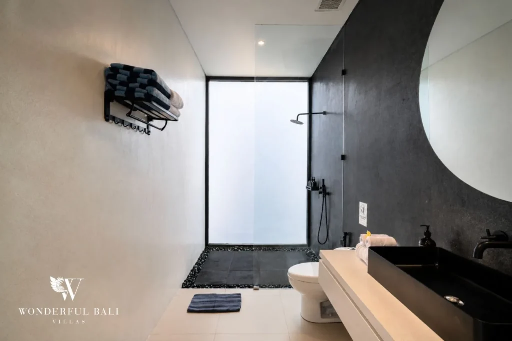 3BR ocean-view villa in Seseh — en suite bathroom with walk in shower
