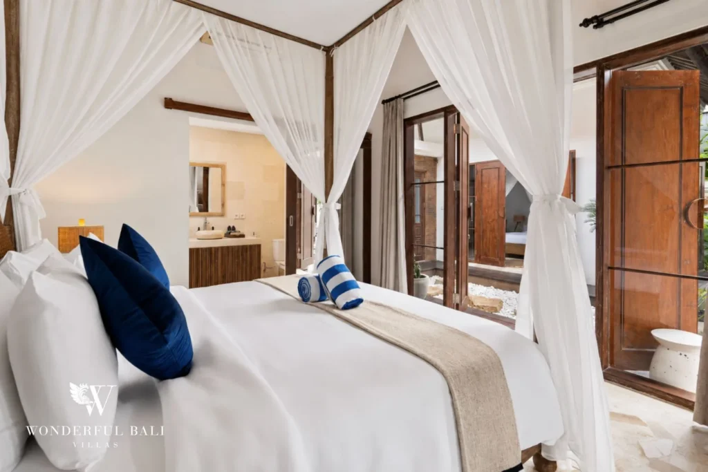 3BR tropical villa in Pererenan — bedroom with canopy bed