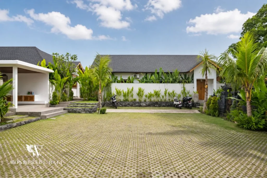 3BR tropical villa in Umalas — villa exterior and garden