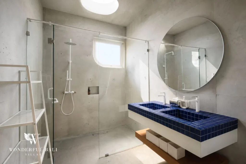 3BR modern villa in Pererenan — bedroom with pool view
