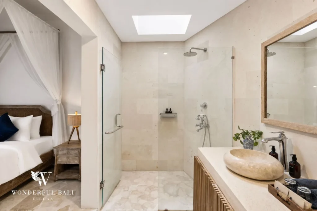 3BR tropical villa in Pererenan — en suite bathroom with walk in shower