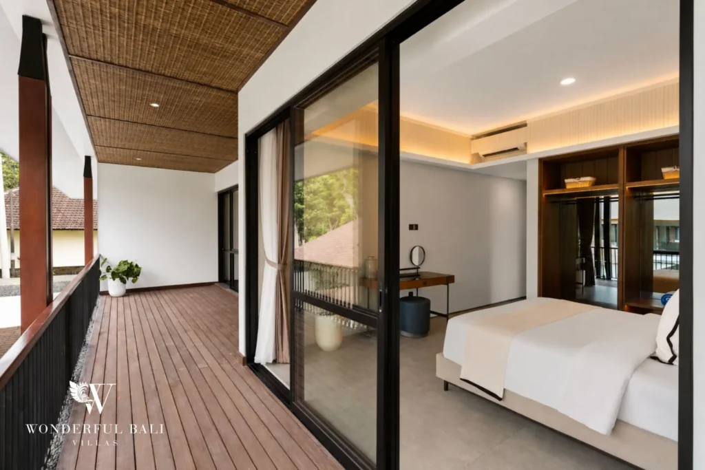4BR resort villa in Jimbaran — en suite bathroom vanity
