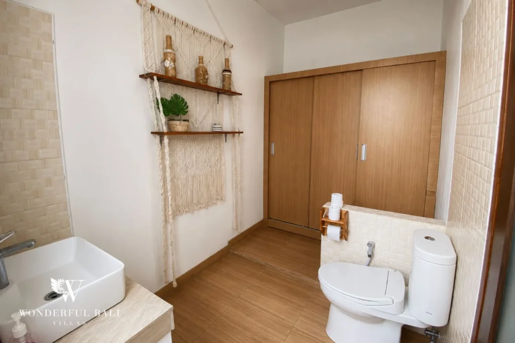 En-suite bathroom with macrame detail at a villa in Batu Bolong, Canggu