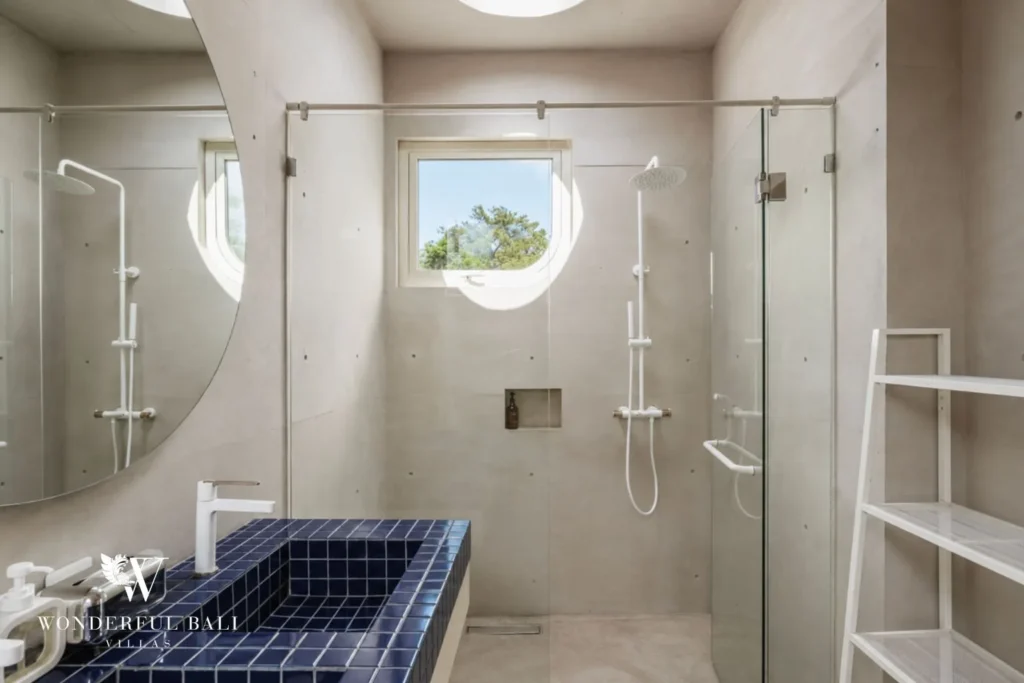 3BR modern villa in Pererenan — bedroom en suite