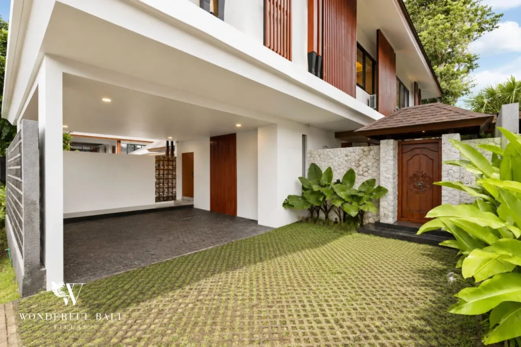 4BR resort villa in Jimbaran — covered carport parking