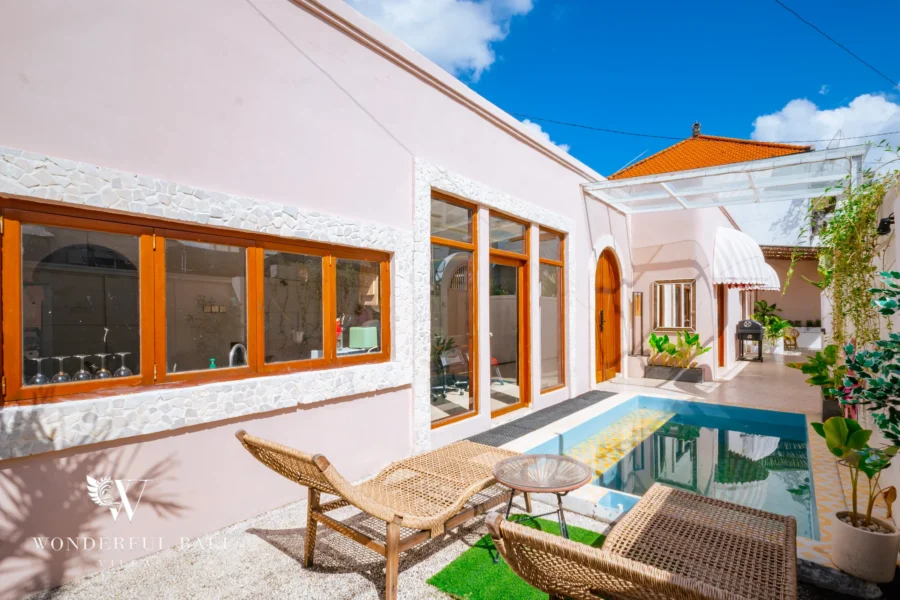 4BR villa for rent in Padonan, Canggu — pool outdoor lounge