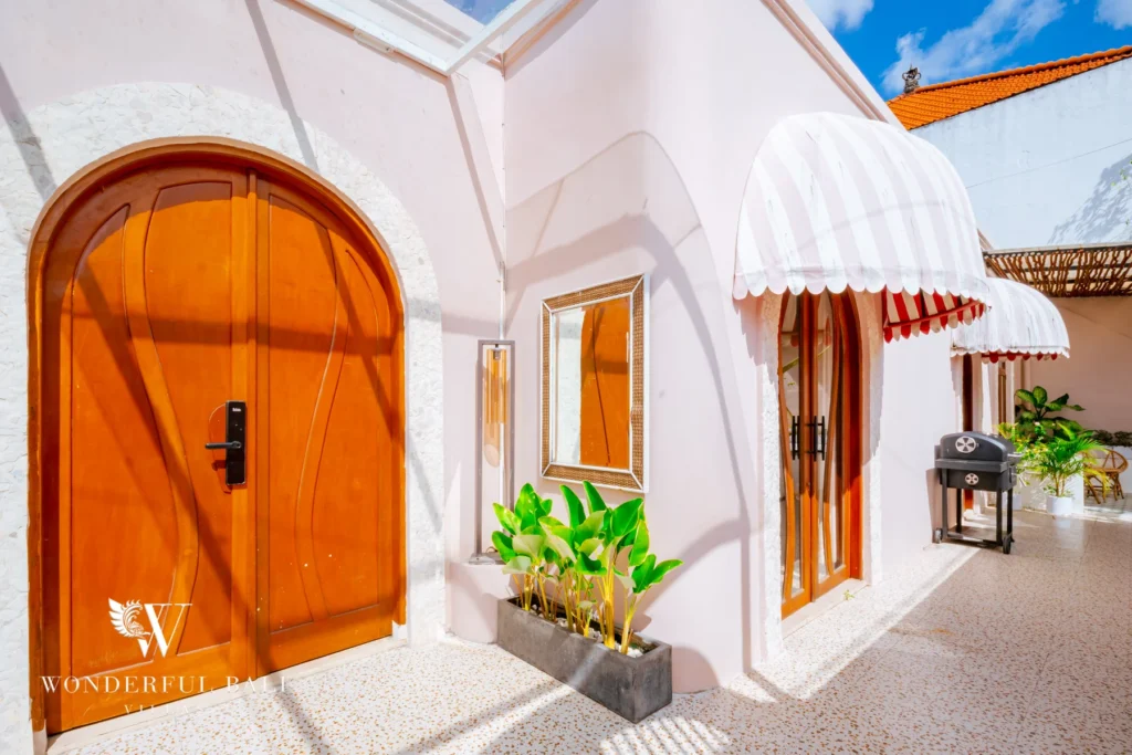 4BR villa for rent in Padonan, Canggu — courtyard entrance