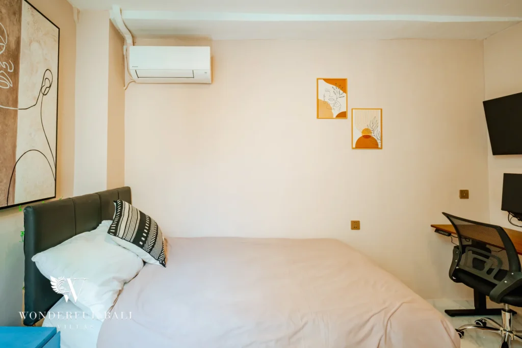 4BR villa for rent in Padonan, Canggu — bedroom 1
