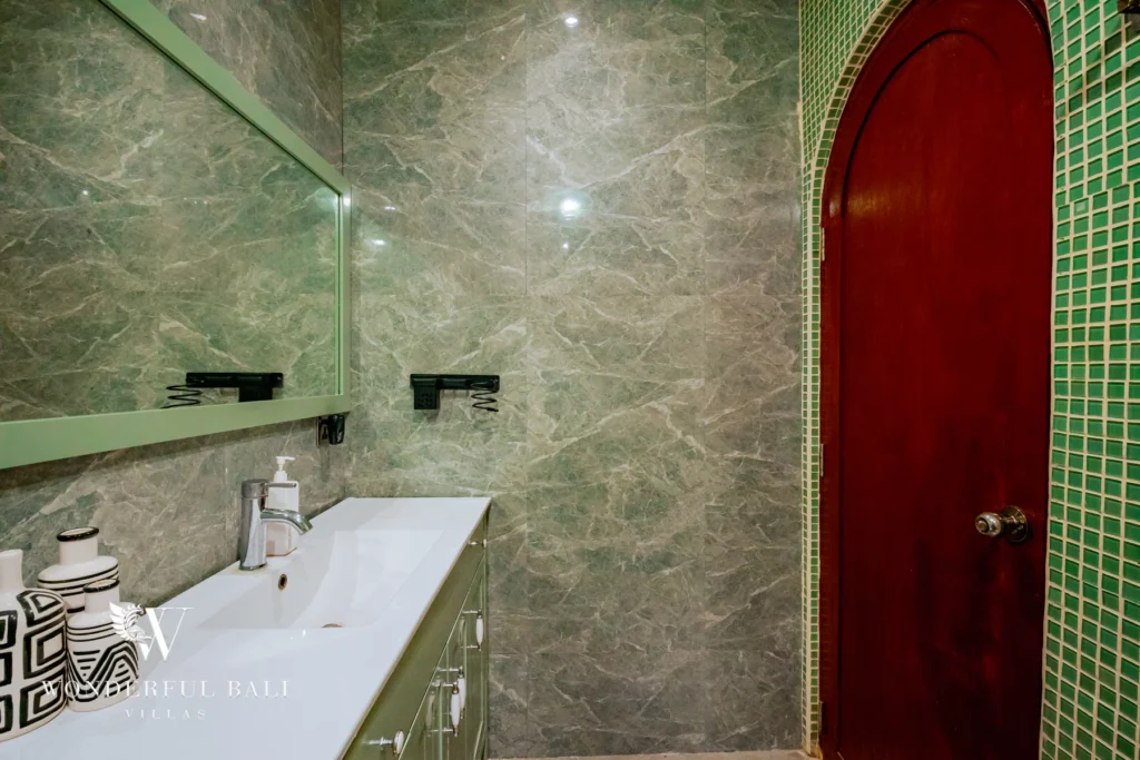 4BR villa for rent in Padonan, Canggu — bathroom green