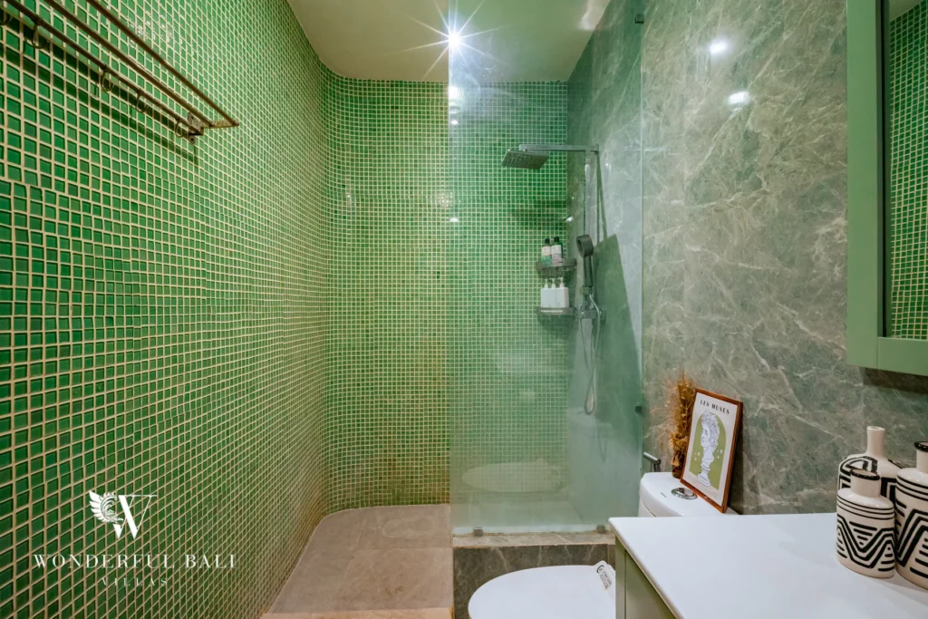 4BR villa for rent in Padonan, Canggu — bathroom shower