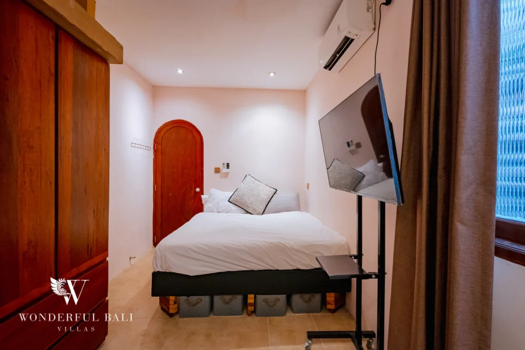 4BR villa for rent in Padonan, Canggu — bedroom 4