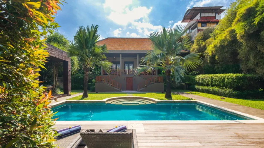 M Villa 318 — 5BR Pool Villa a 5-Minute Walk from Batu Bolong Beach, Canggu