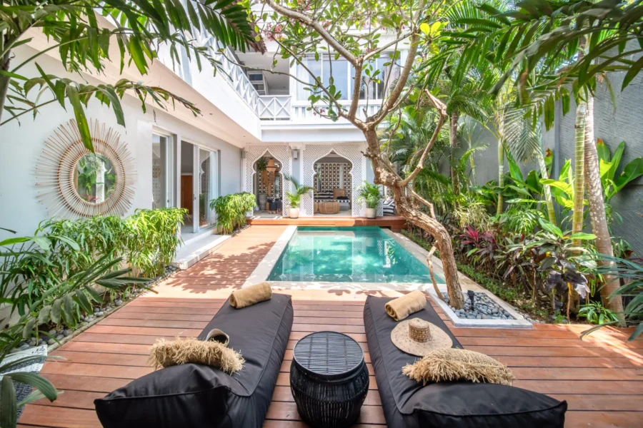 Villa Moana — 6BR Family Villa with Rooftop Yoga Shala 200m from Echo Beach, Canggu