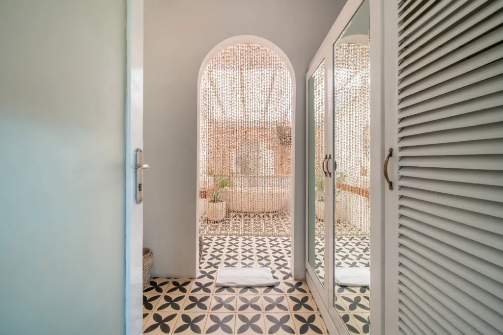 Villa Moana, Canggu — bathroom, carved timber archway leading into the en-suite bathroom at Villa Moana