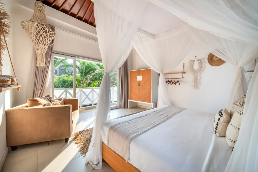 Villa Moana, Canggu — bedroom, villa Moana with armchair, canopy bed and garden outlook