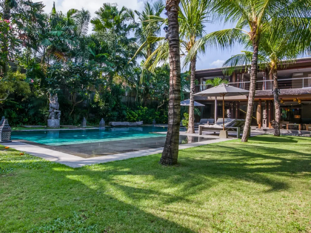 The 1,400 m2 tropical garden and lawn at Villa Yoga, Seminyak