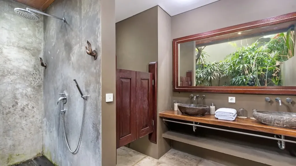 En-suite bathroom off bedroom 6 at Villa Yoga, Seminyak