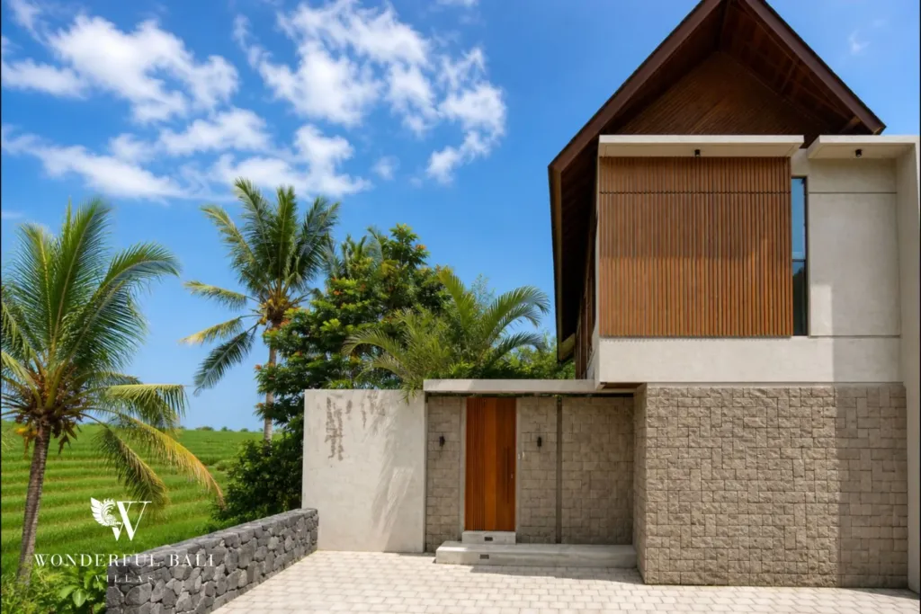 3BR villa for rent in Kedungu — entrance, entrance gate and stone-faced boundary wall