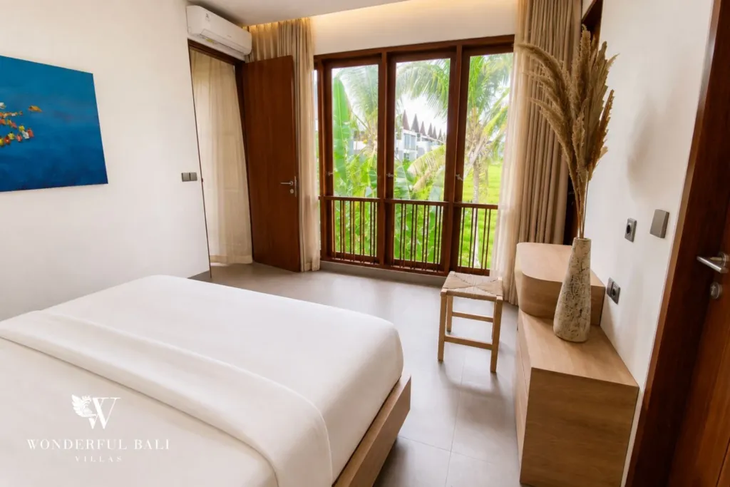 3BR villa for rent in Kedungu — bedroom, doors opening onto the balcony