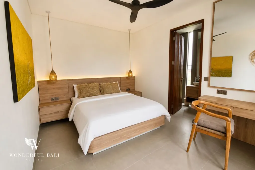 3BR villa for rent in Kedungu — bedroom, bed with an en-suite off the far wall
