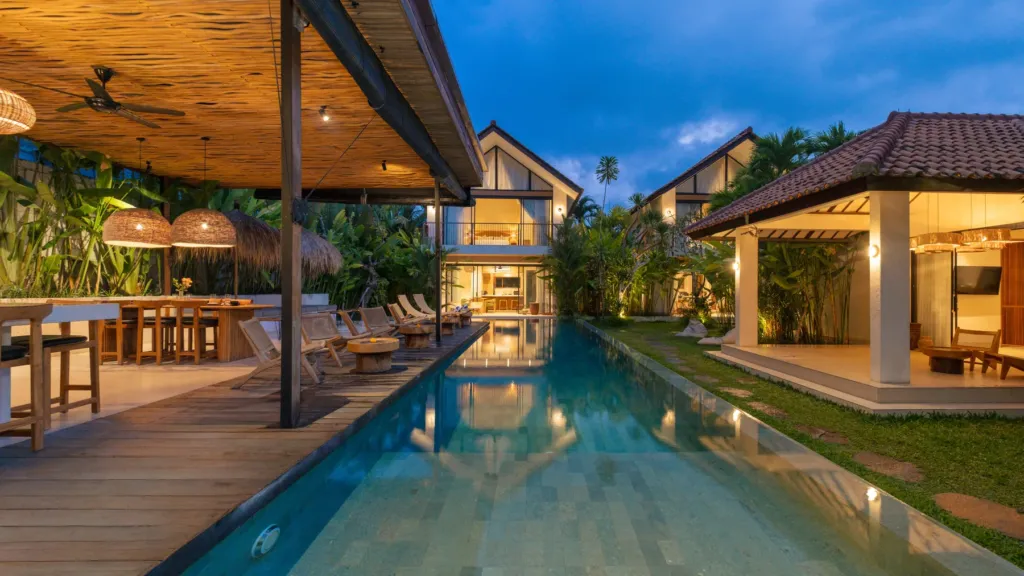 Lexington Palace Villa, Uluwatu — pool, villa buildings at twilight at Lexington Palace Villa