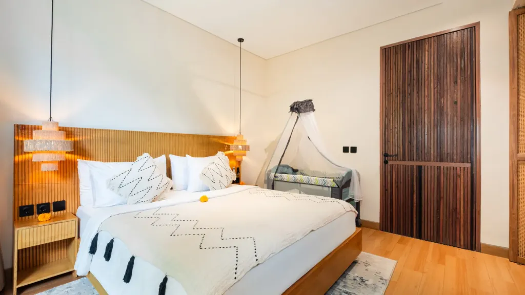 Lexington Palace Villa, Uluwatu — bedroom, king bedroom with a canopied bed at Lexington Palace Villa